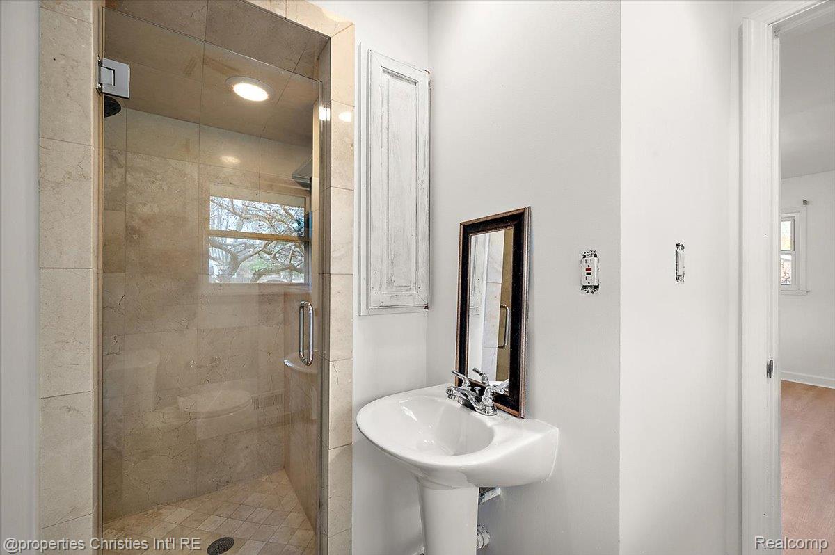 6386 Thorncrest Drive