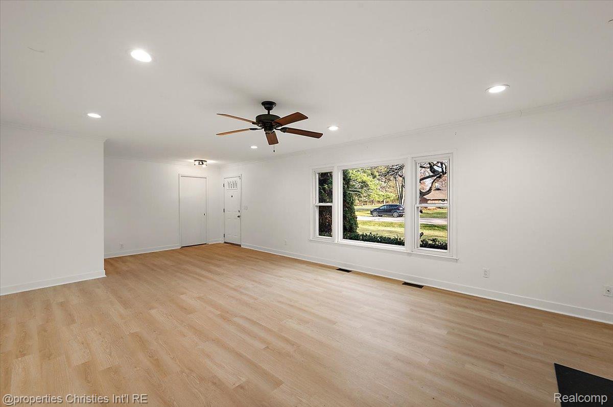 6386 Thorncrest Drive