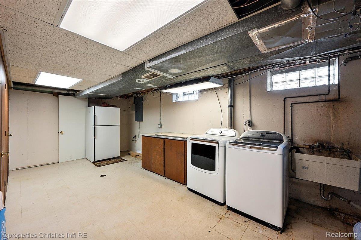 6386 Thorncrest Drive