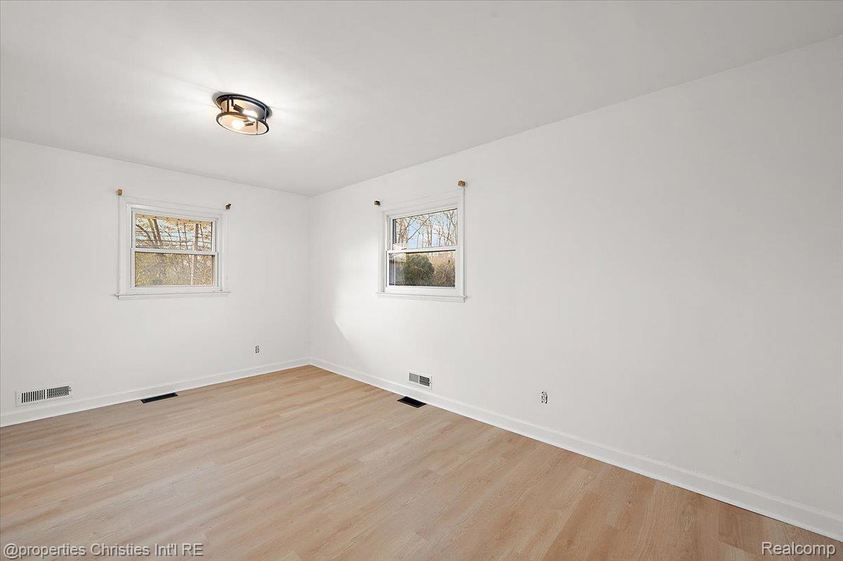 6386 Thorncrest Drive