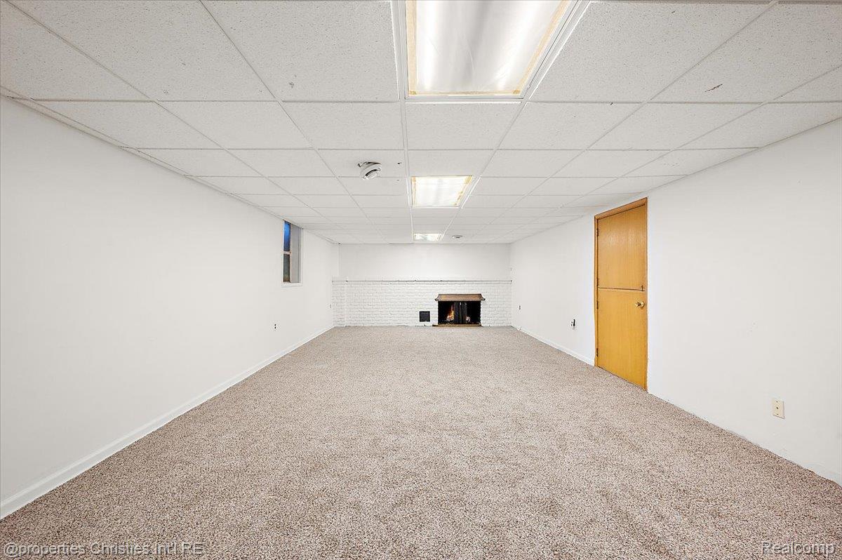 6386 Thorncrest Drive