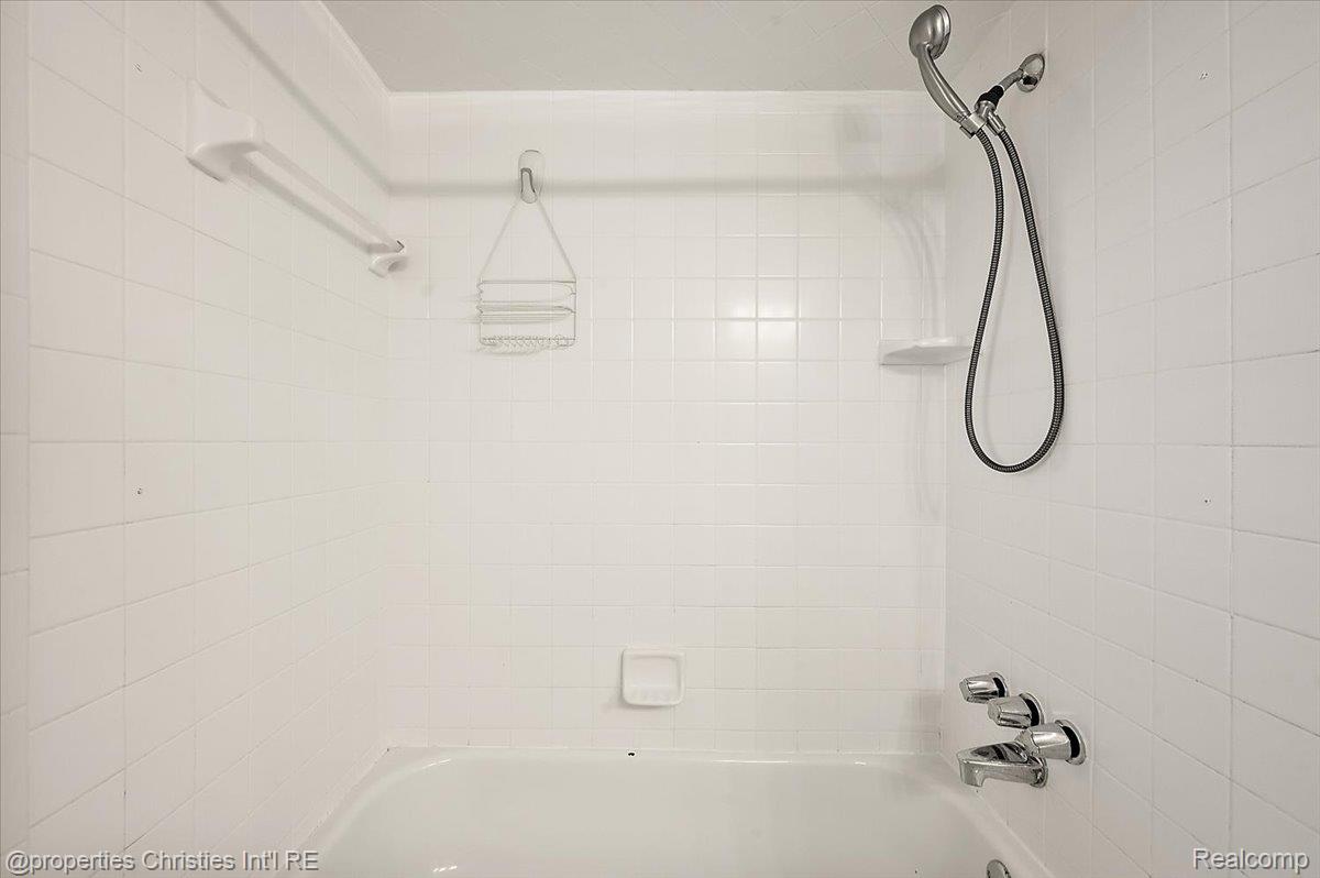 6386 Thorncrest Drive