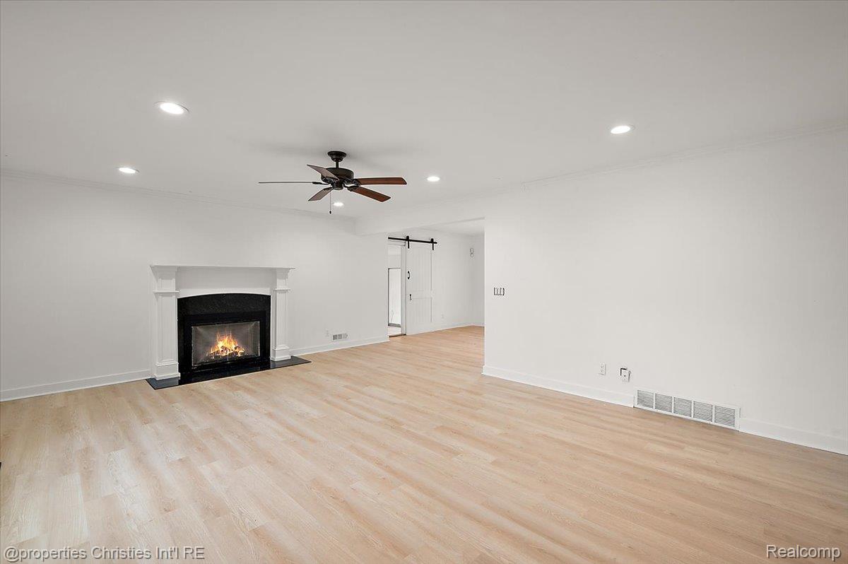 6386 Thorncrest Drive