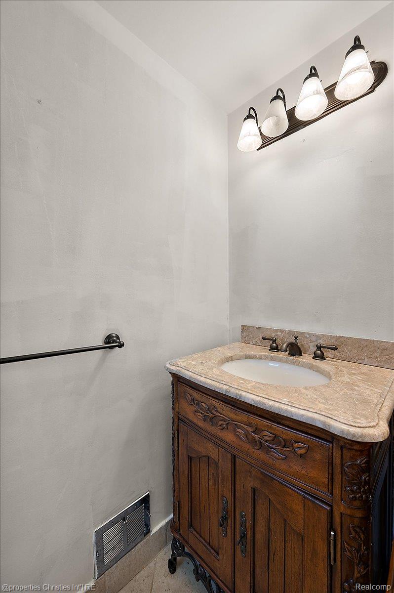 6386 Thorncrest Drive