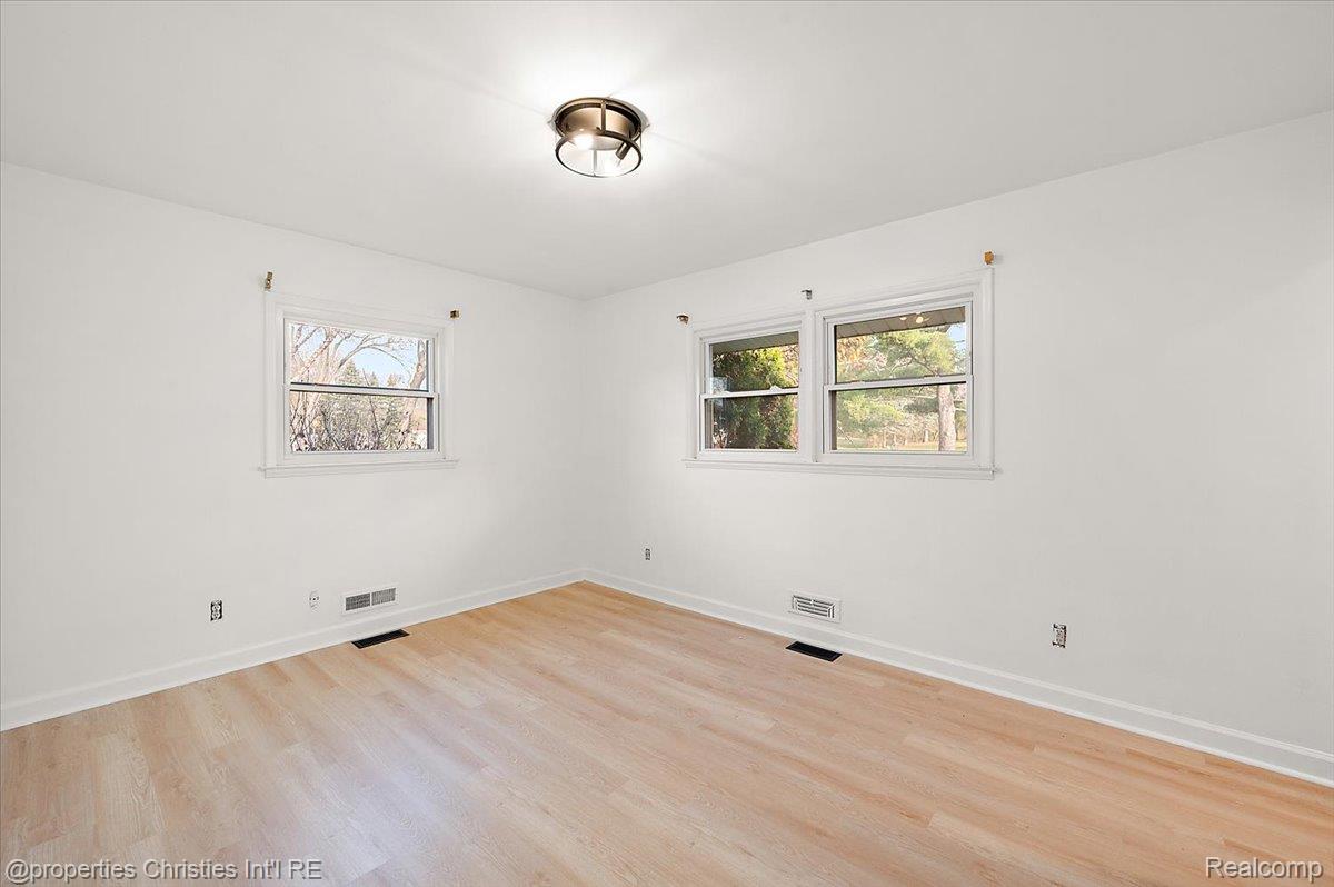 6386 Thorncrest Drive