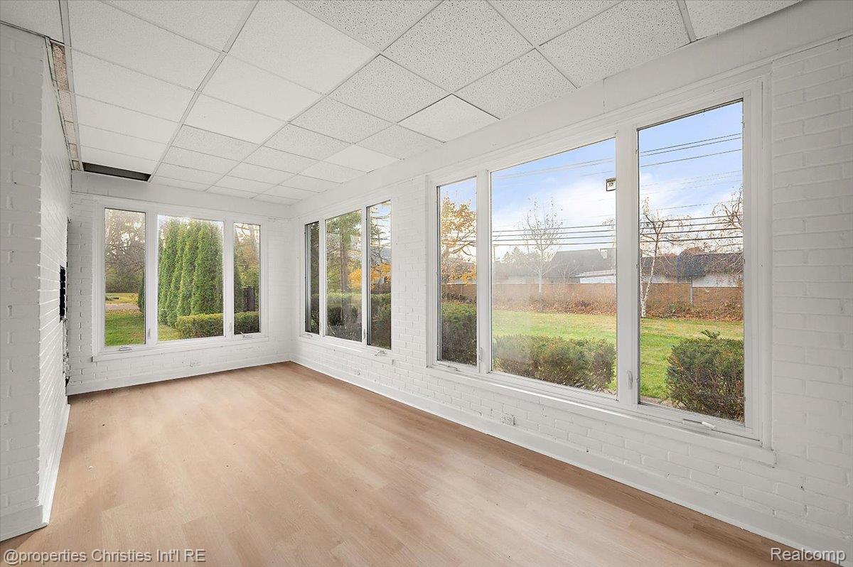 6386 Thorncrest Drive