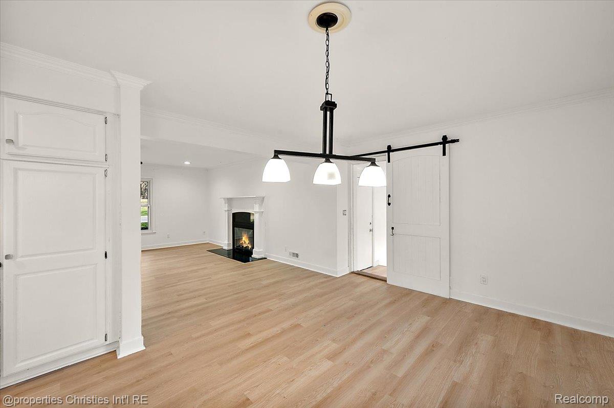 6386 Thorncrest Drive