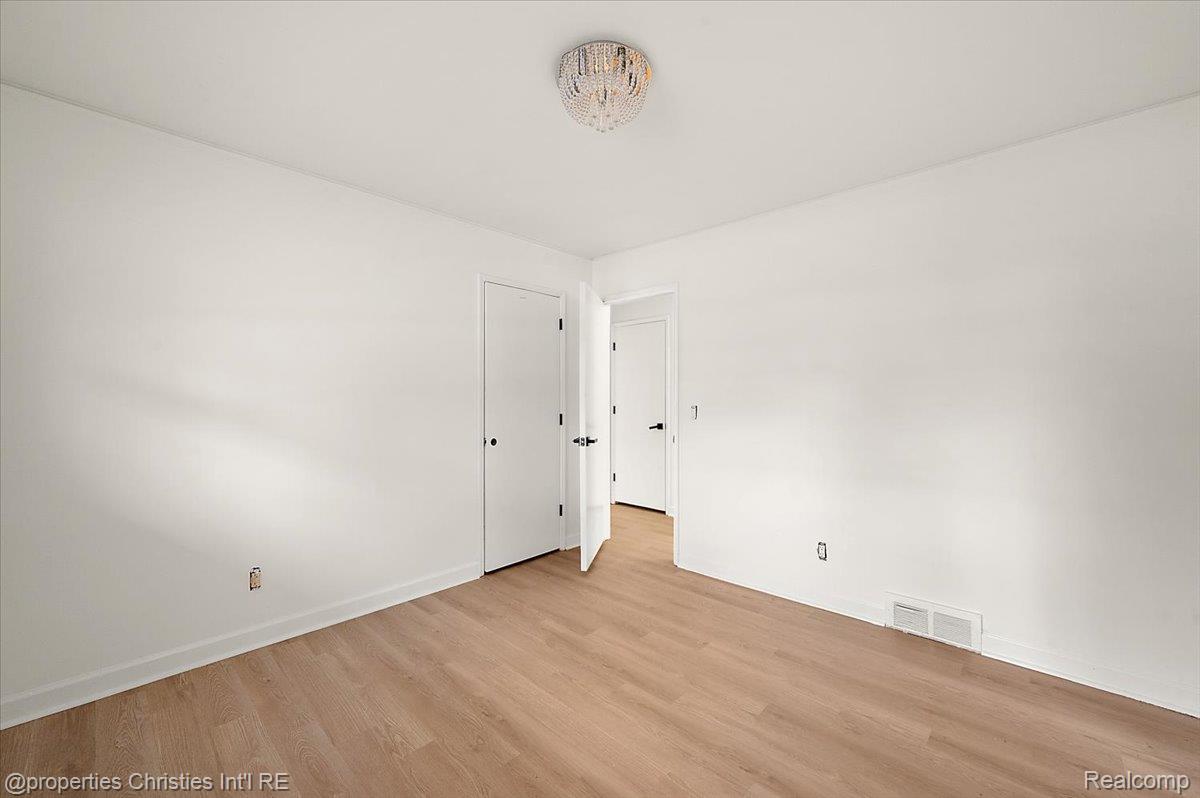 6386 Thorncrest Drive