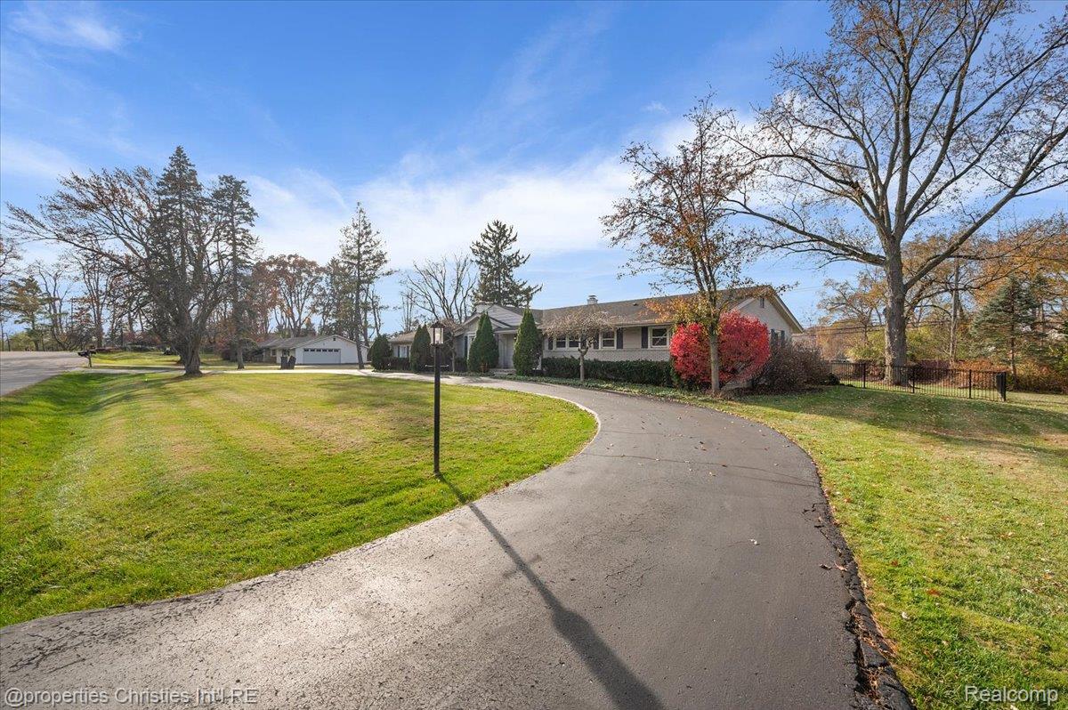 6386 Thorncrest Drive