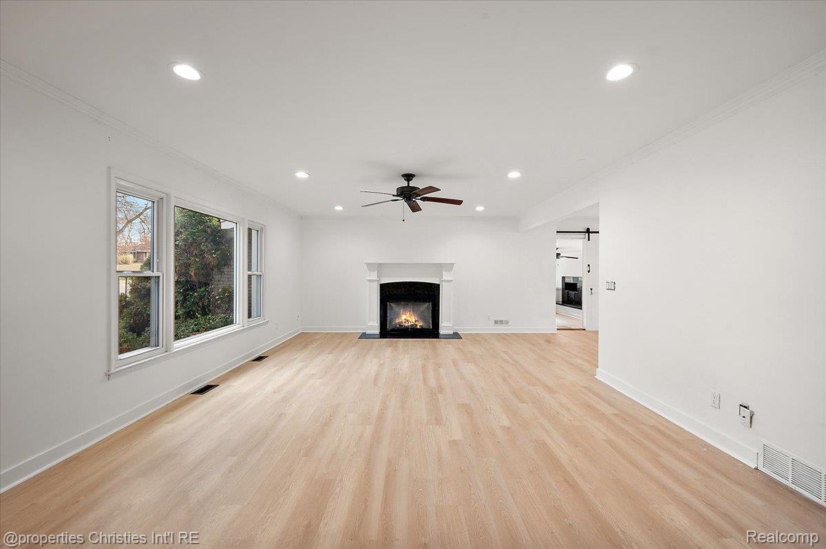 6386 Thorncrest Drive