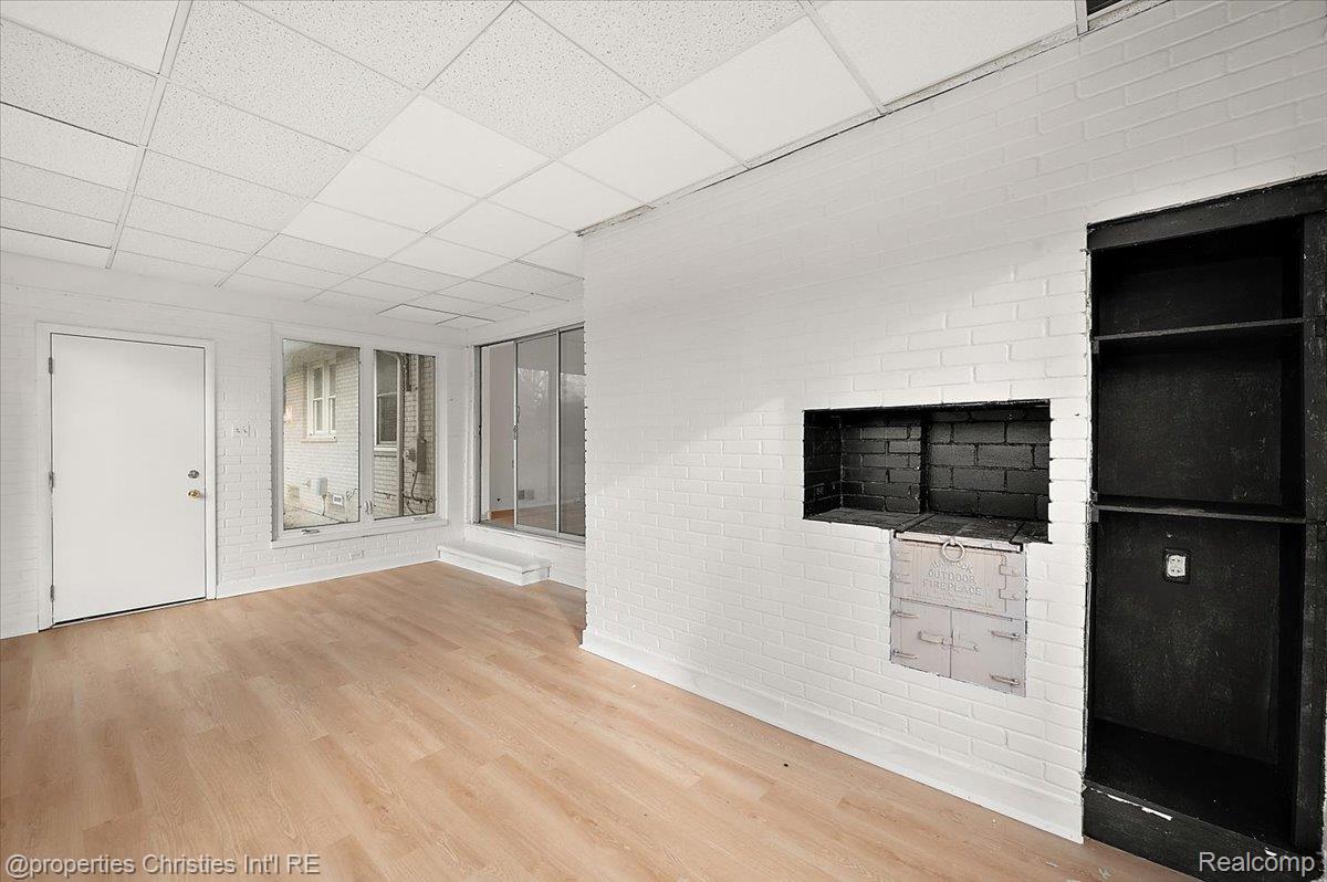 6386 Thorncrest Drive