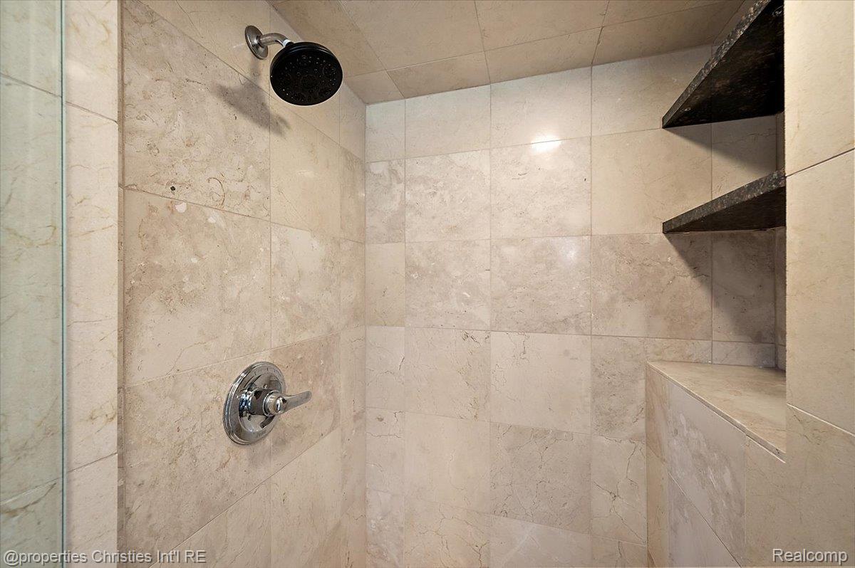 6386 Thorncrest Drive