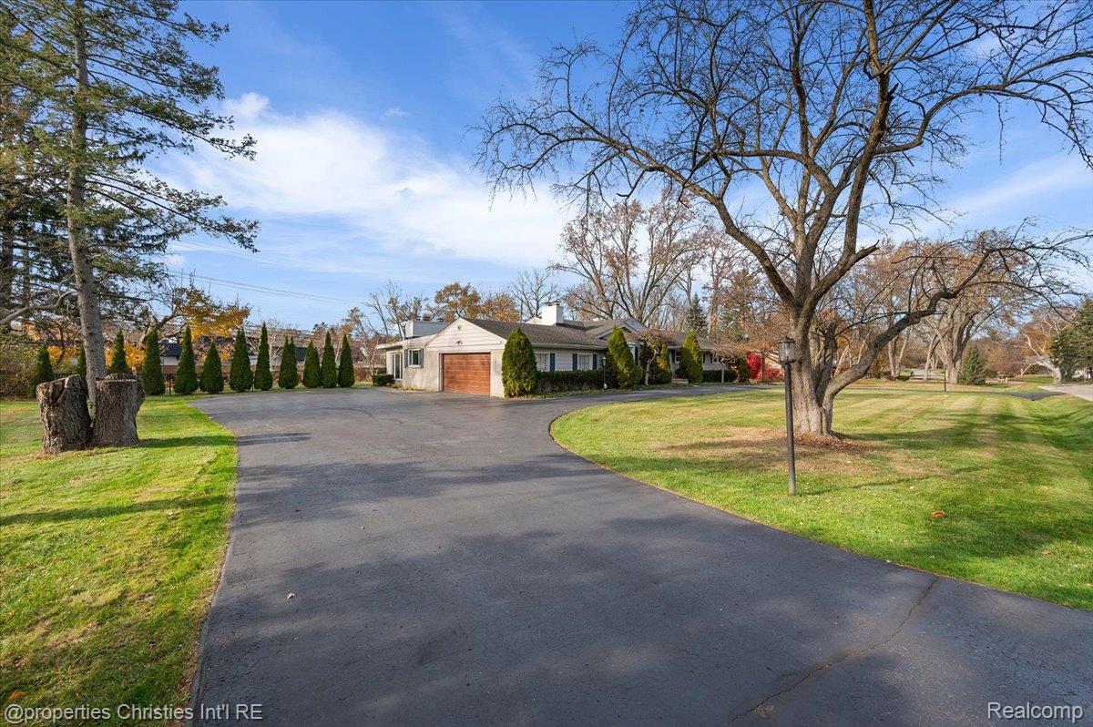 6386 Thorncrest Drive