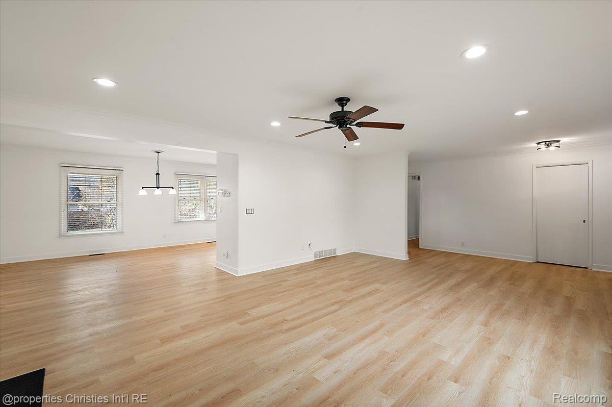 6386 Thorncrest Drive