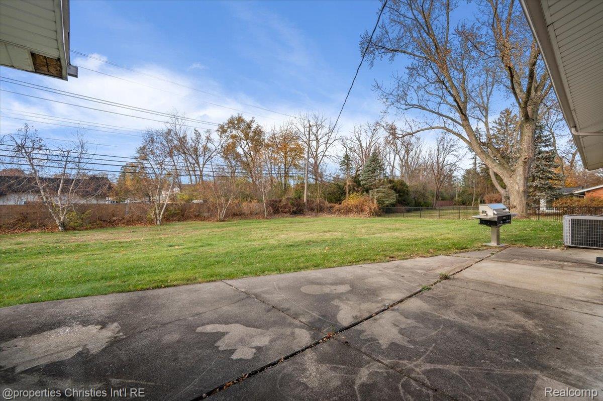 6386 Thorncrest Drive