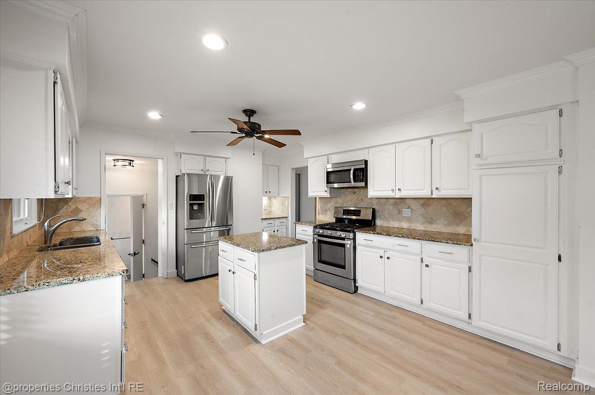 6386 Thorncrest Drive