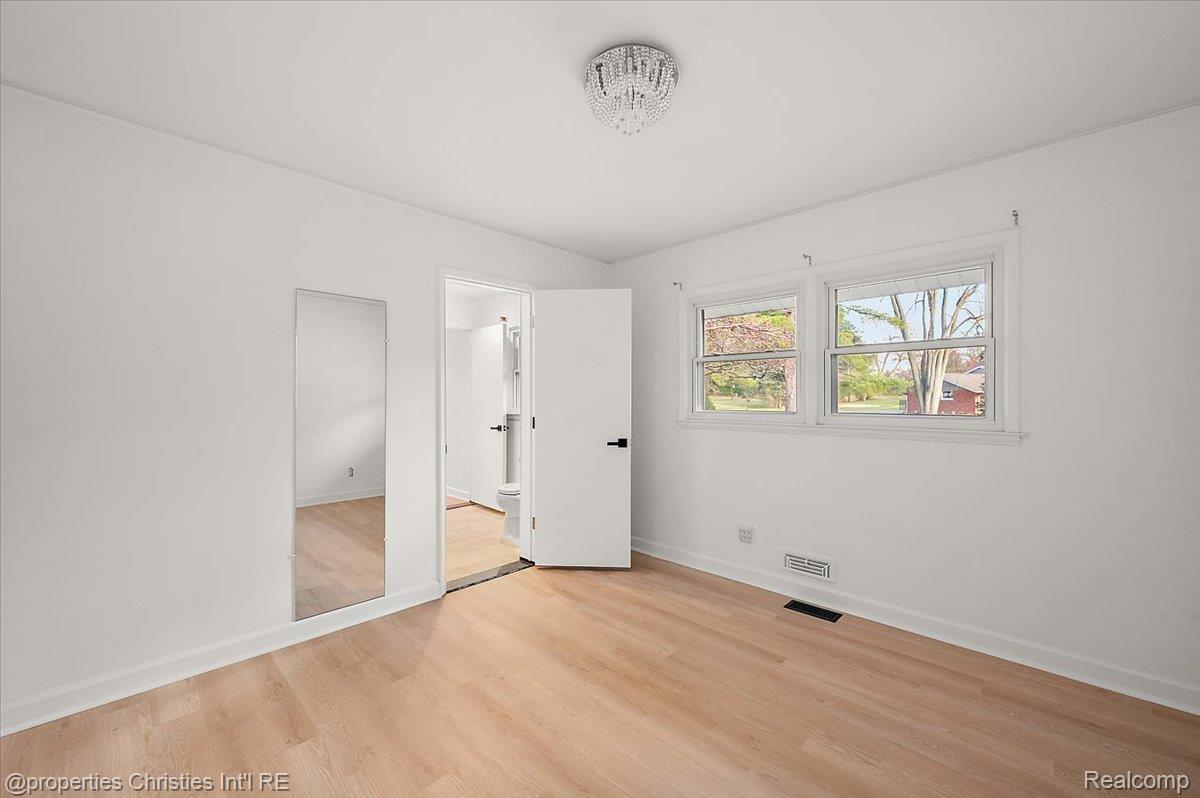 6386 Thorncrest Drive