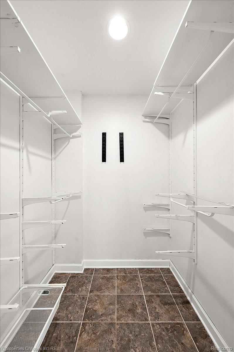 6386 Thorncrest Drive