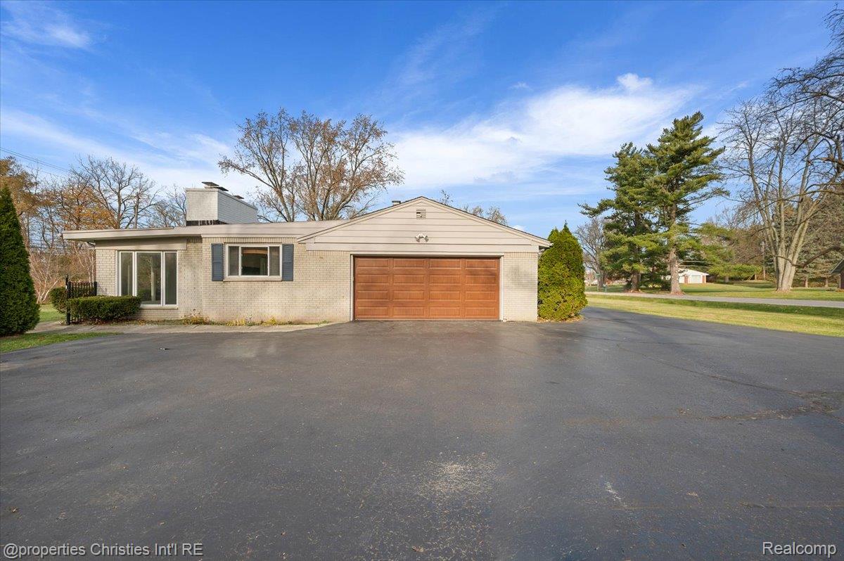 6386 Thorncrest Drive