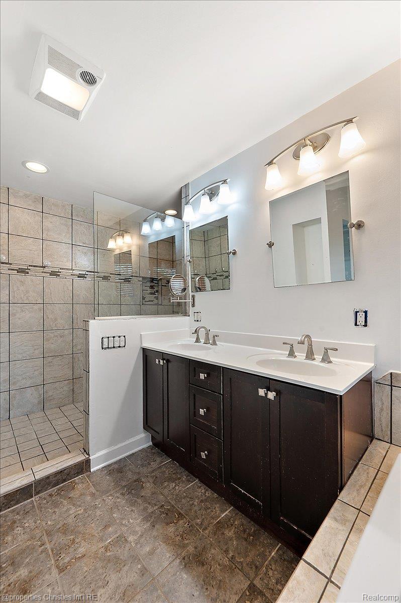 6386 Thorncrest Drive