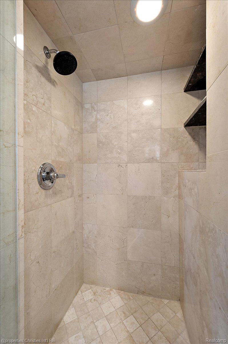 6386 Thorncrest Drive