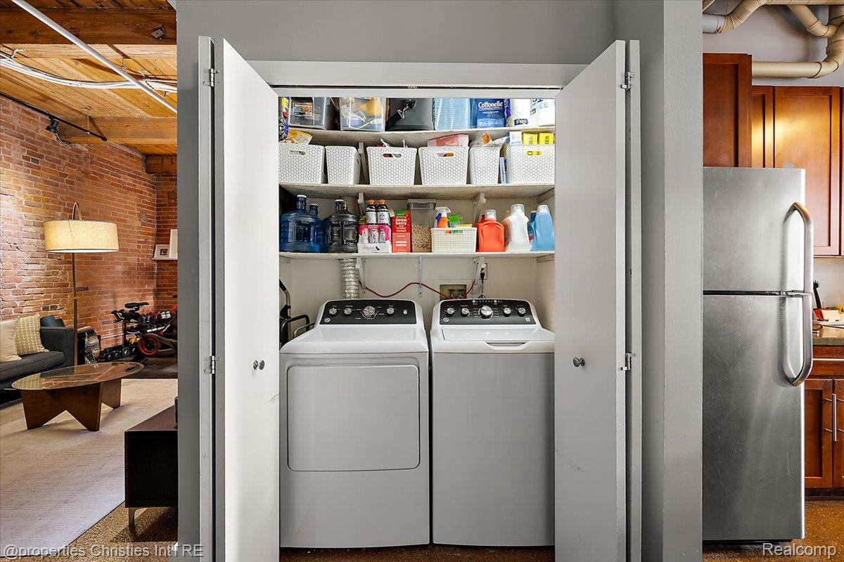 6533 E Jefferson Avenue 307