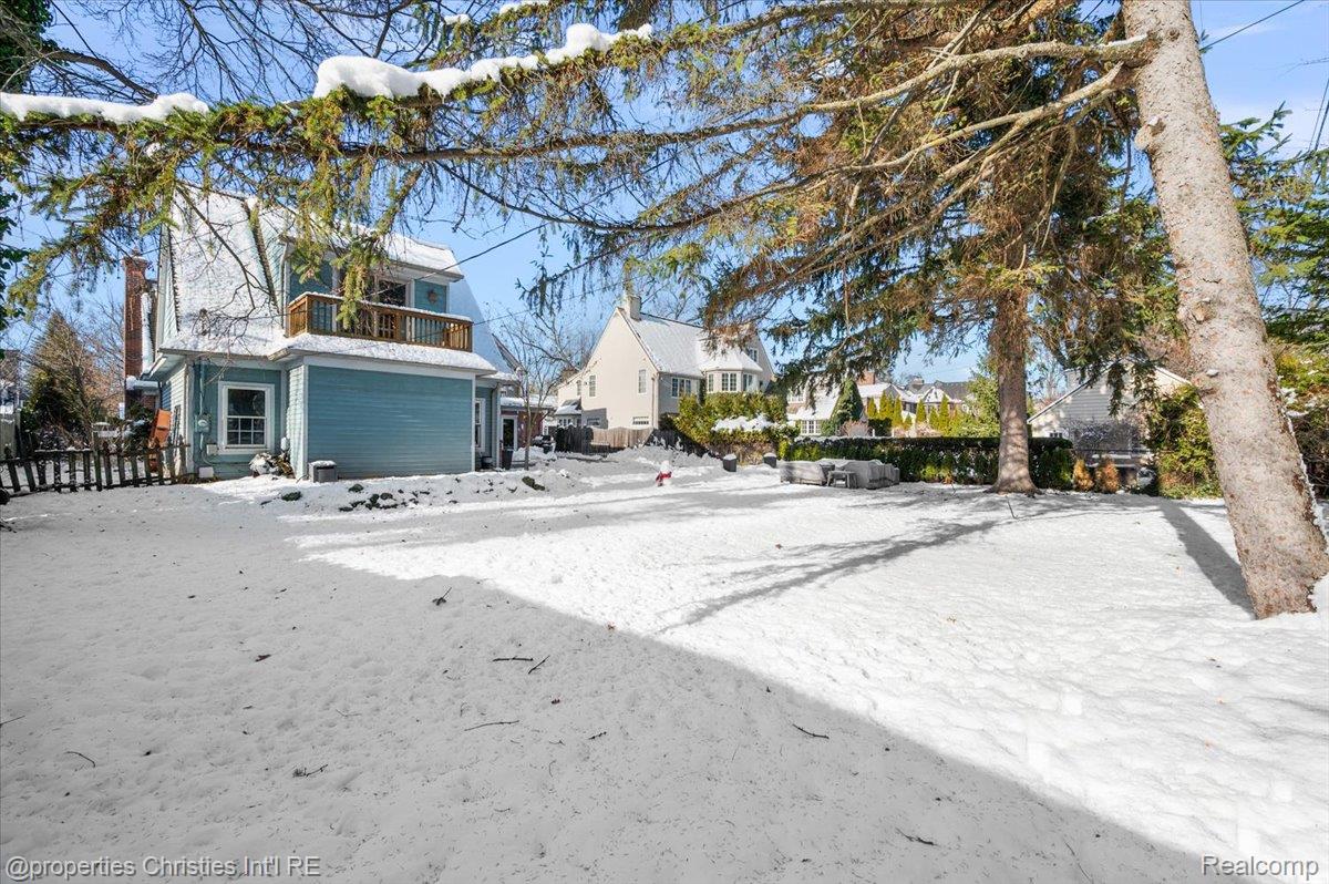 180 Pilgrim Avenue