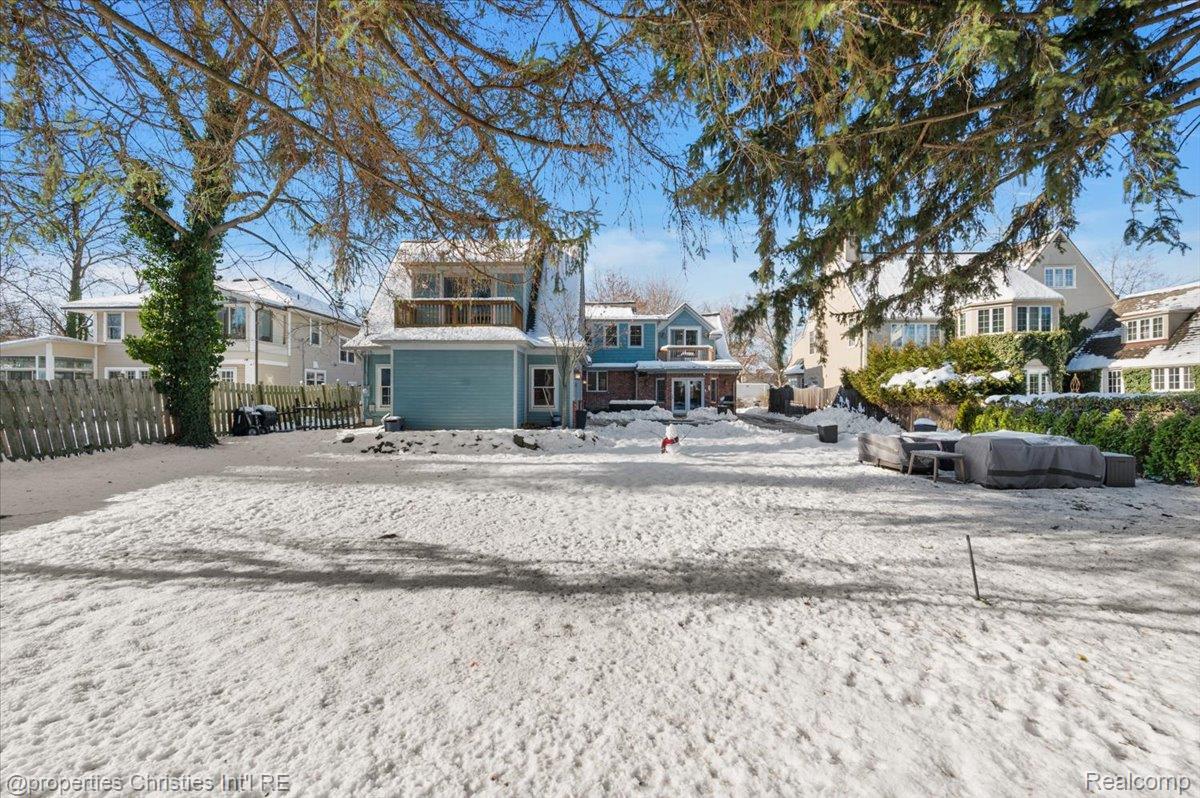 180 Pilgrim Avenue