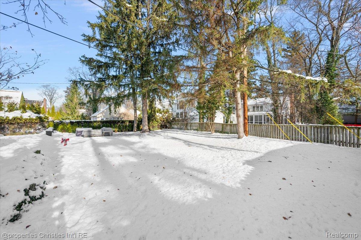 180 Pilgrim Avenue
