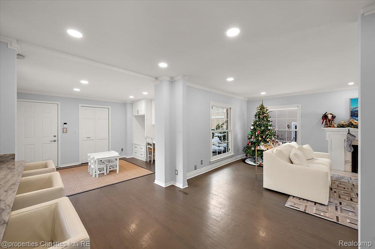 180 Pilgrim Avenue