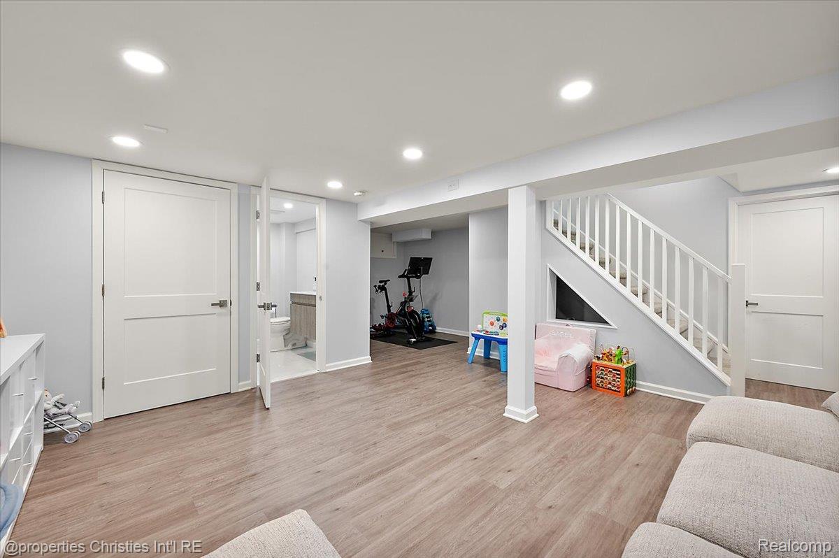 180 Pilgrim Avenue