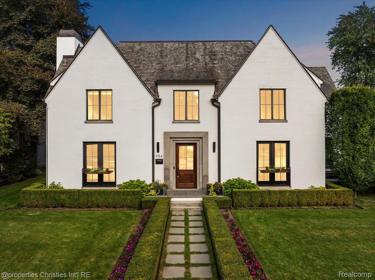 956 Westwood Drive