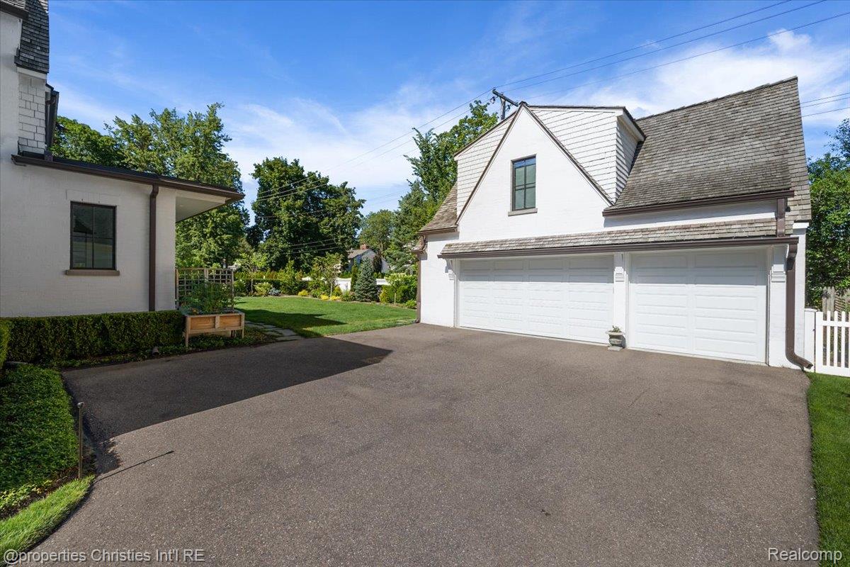 956 Westwood Drive