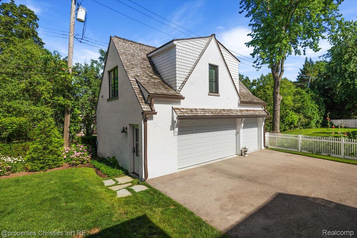 956 Westwood Drive