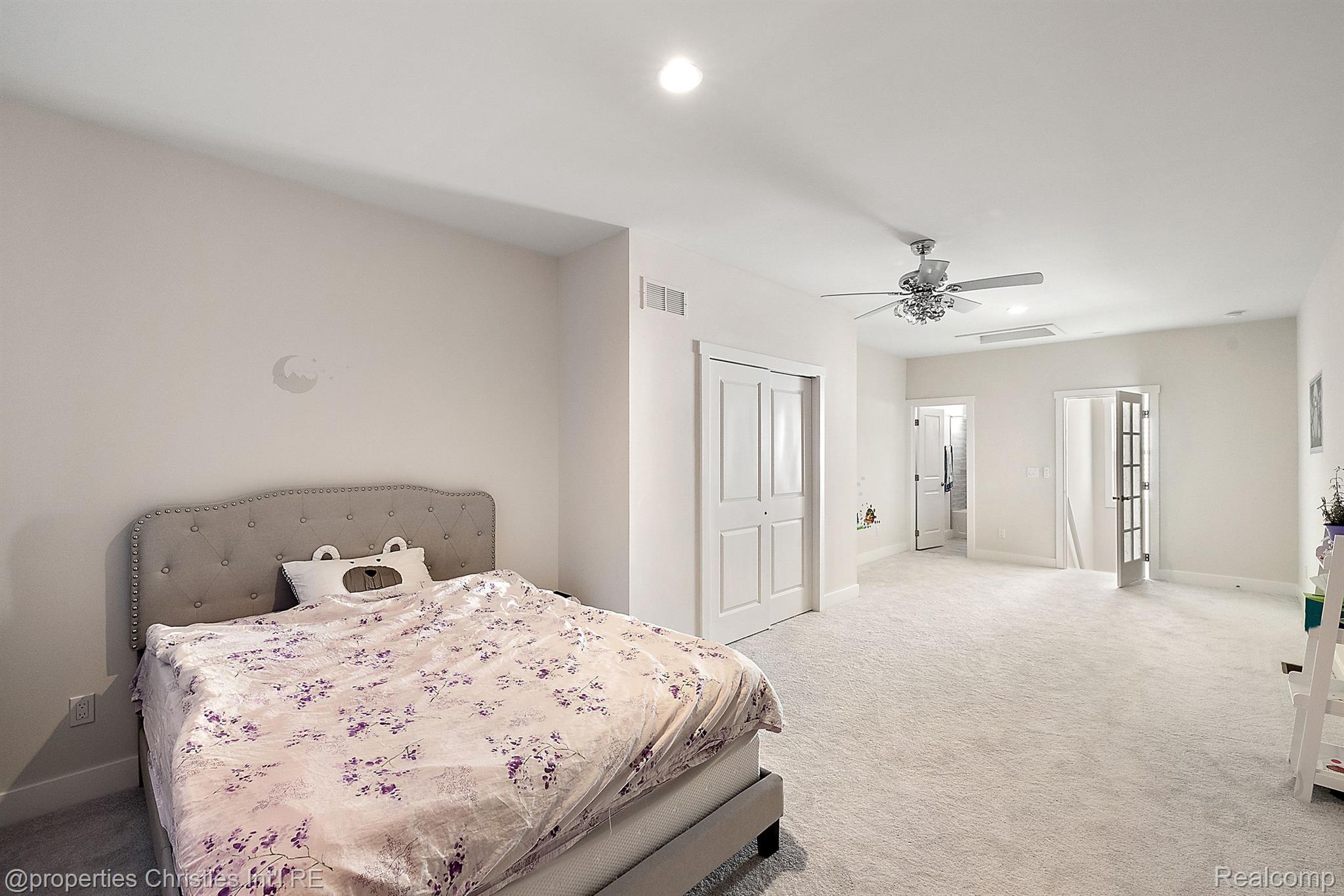 5545 Helmsdale Boulevard