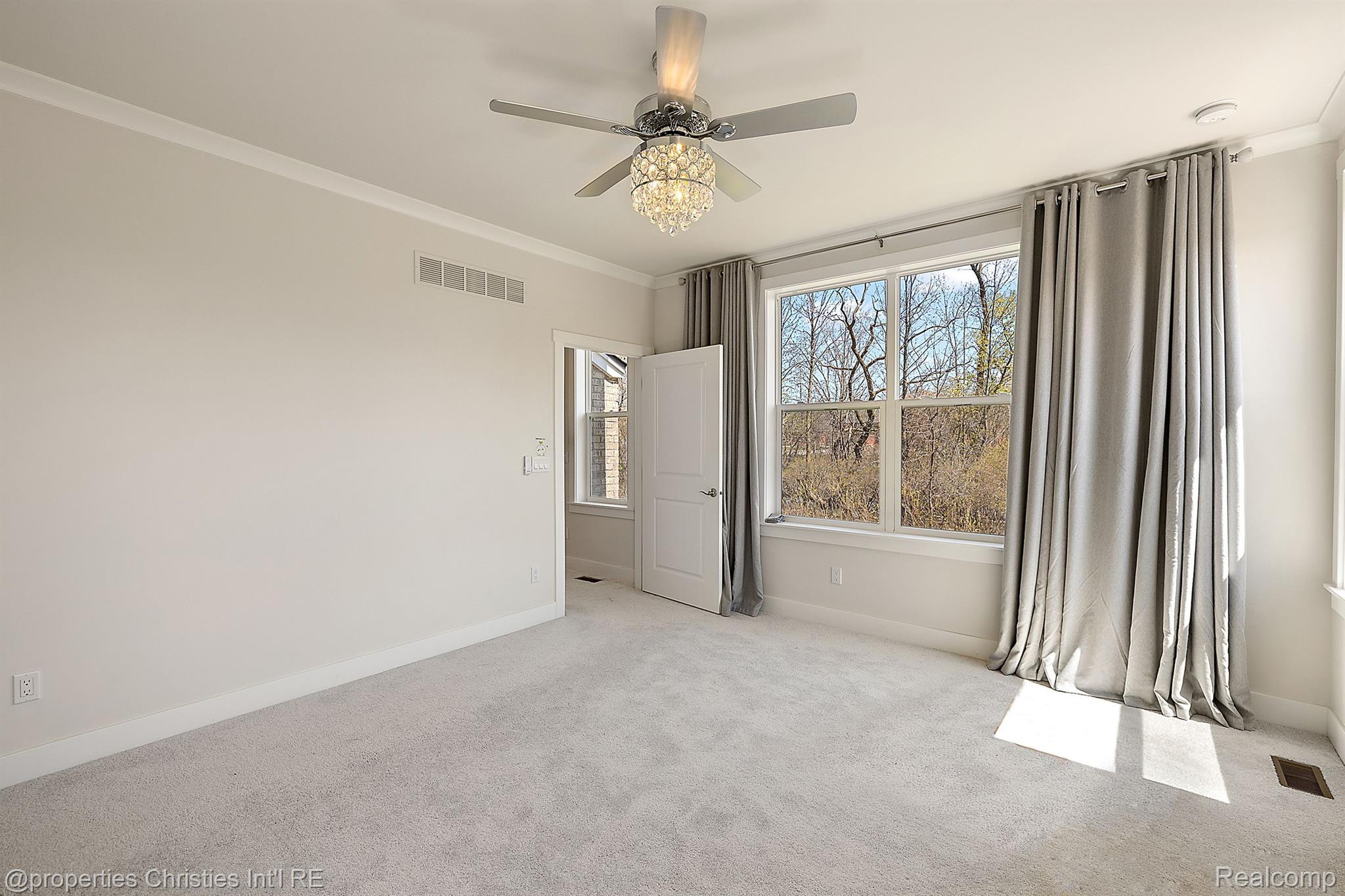 5545 Helmsdale Boulevard