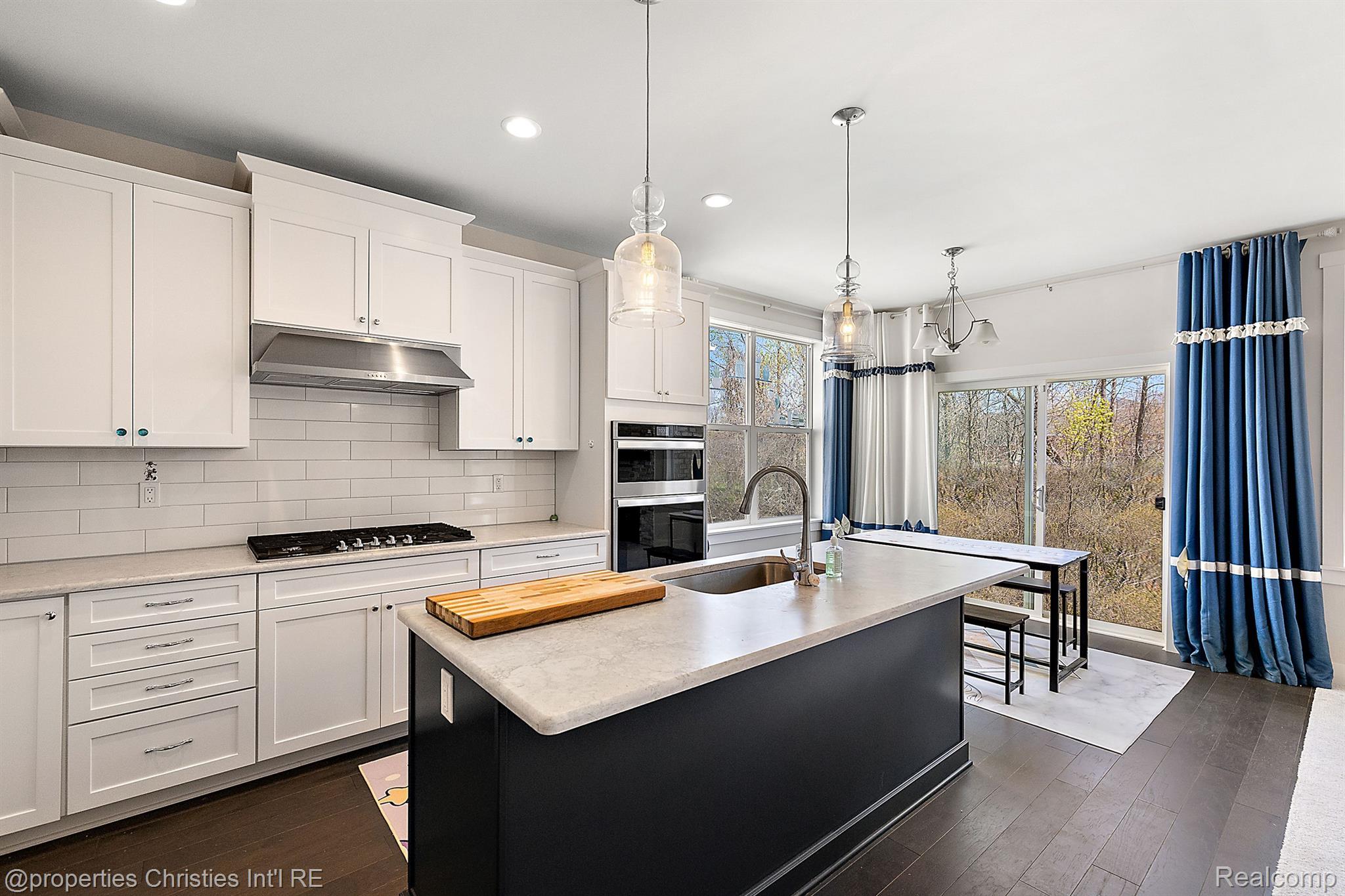 5545 Helmsdale Boulevard