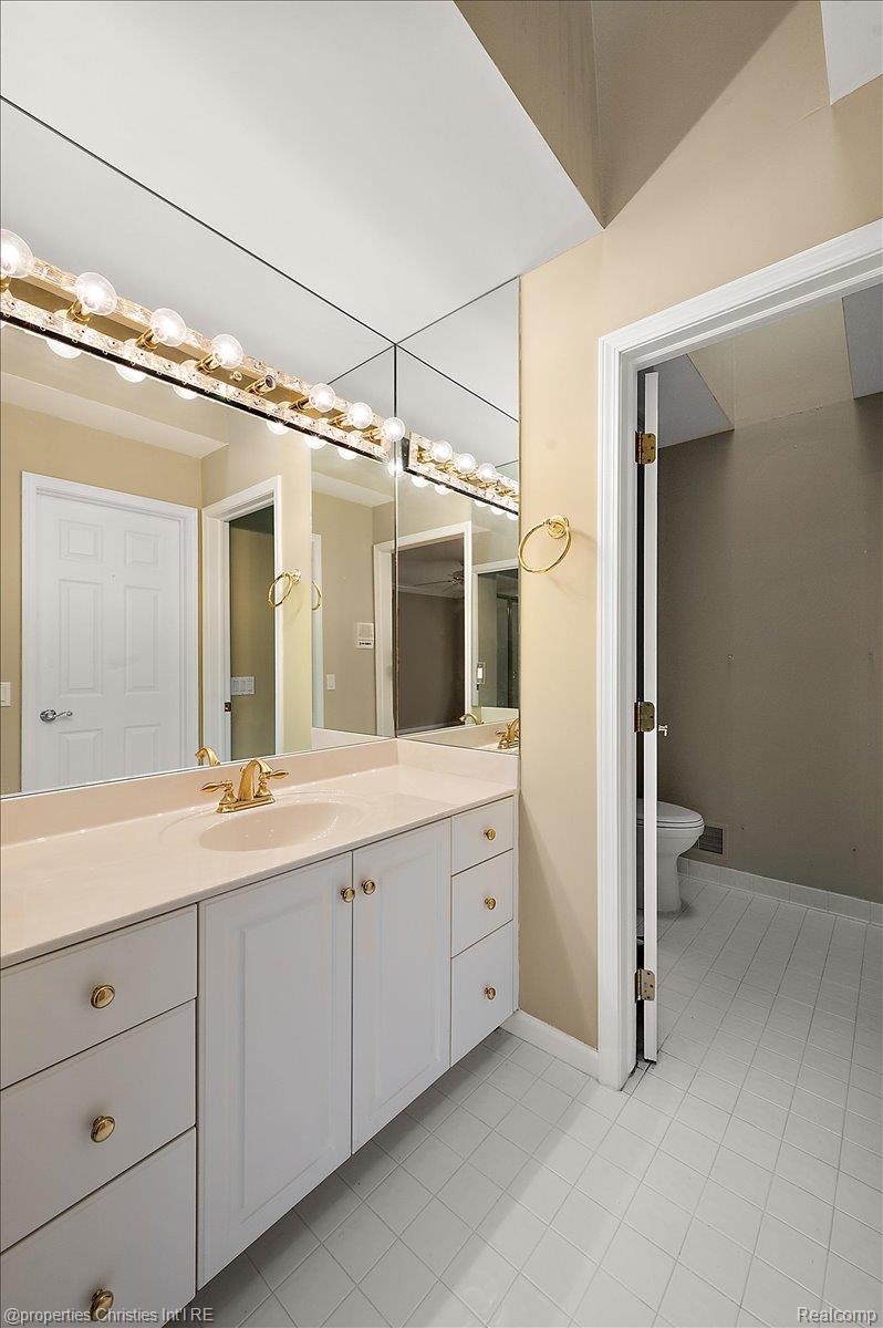 37907 Turnberry Court