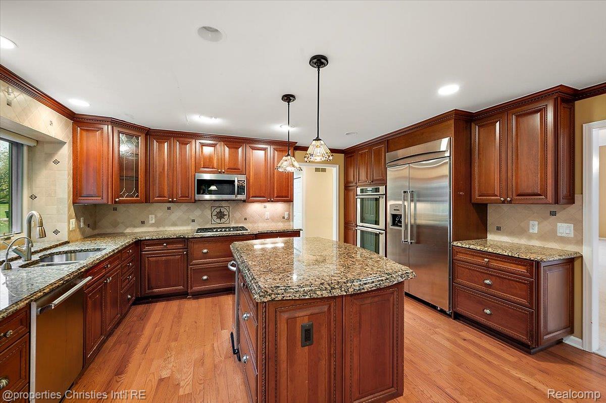 37907 Turnberry Court