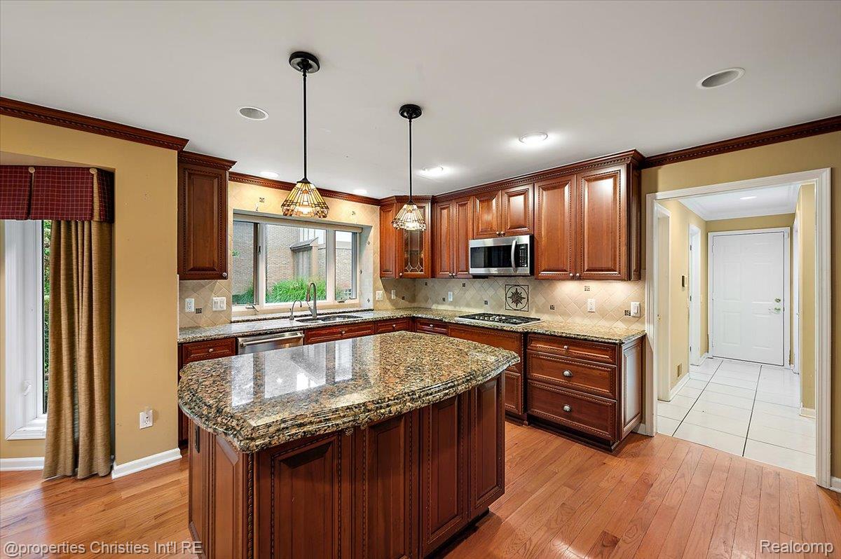 37907 Turnberry Court