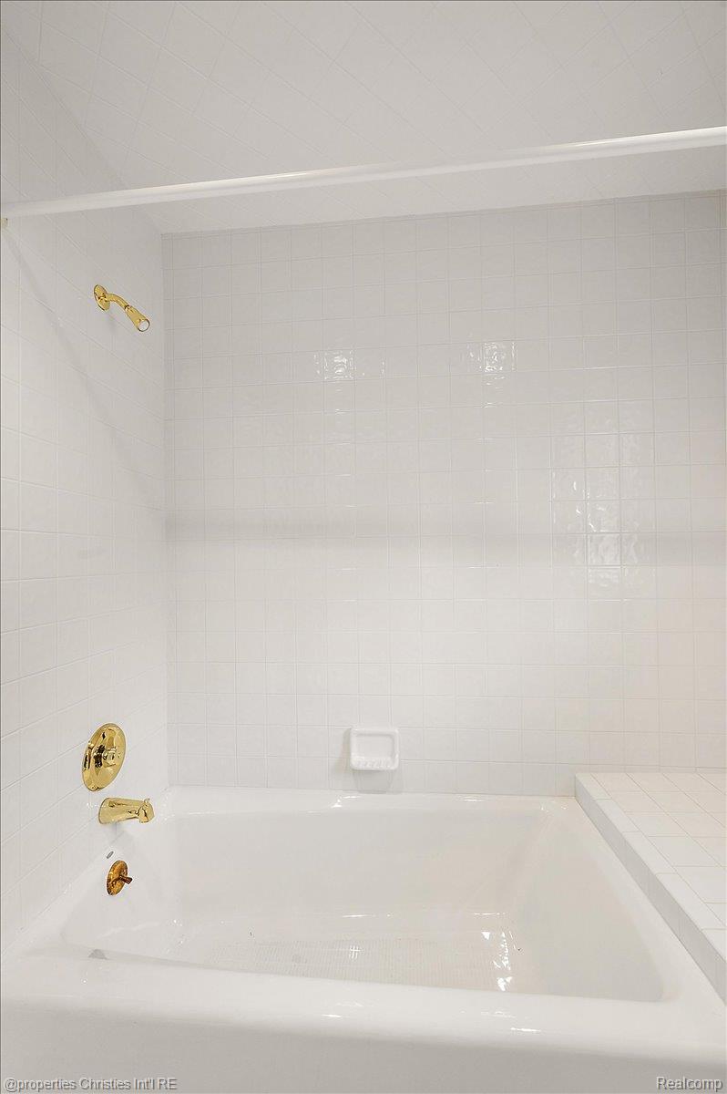 37907 Turnberry Court