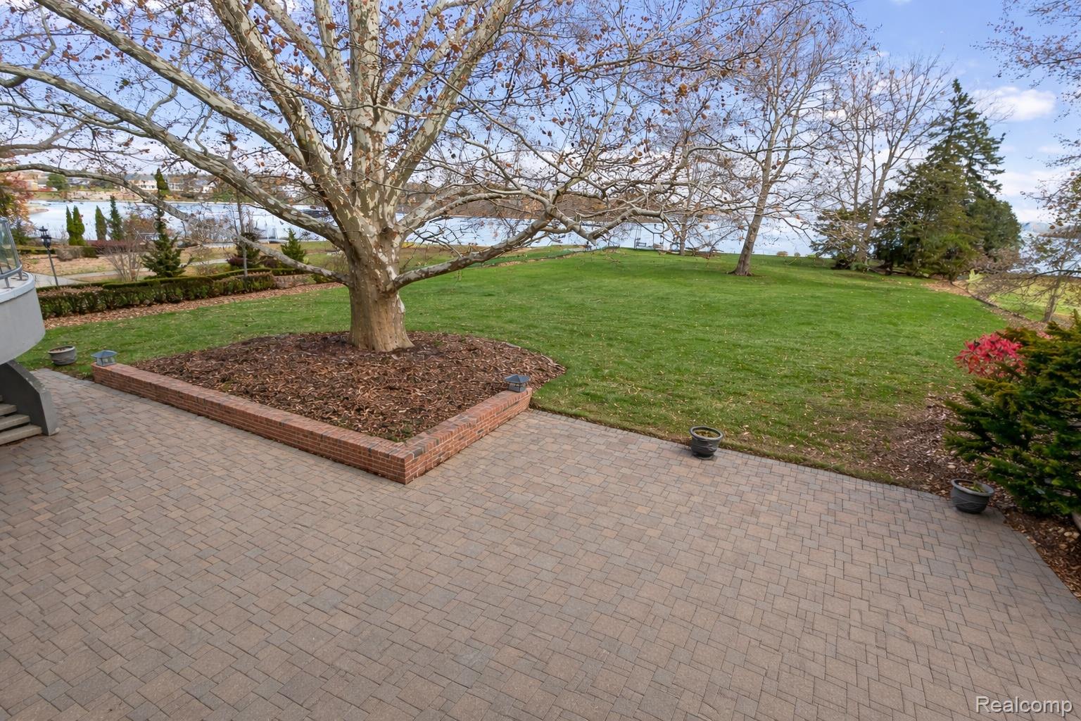 3317 W Shore Drive