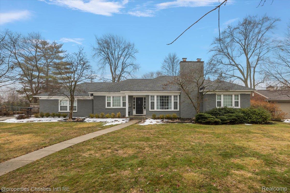 18135 Dunblaine Avenue