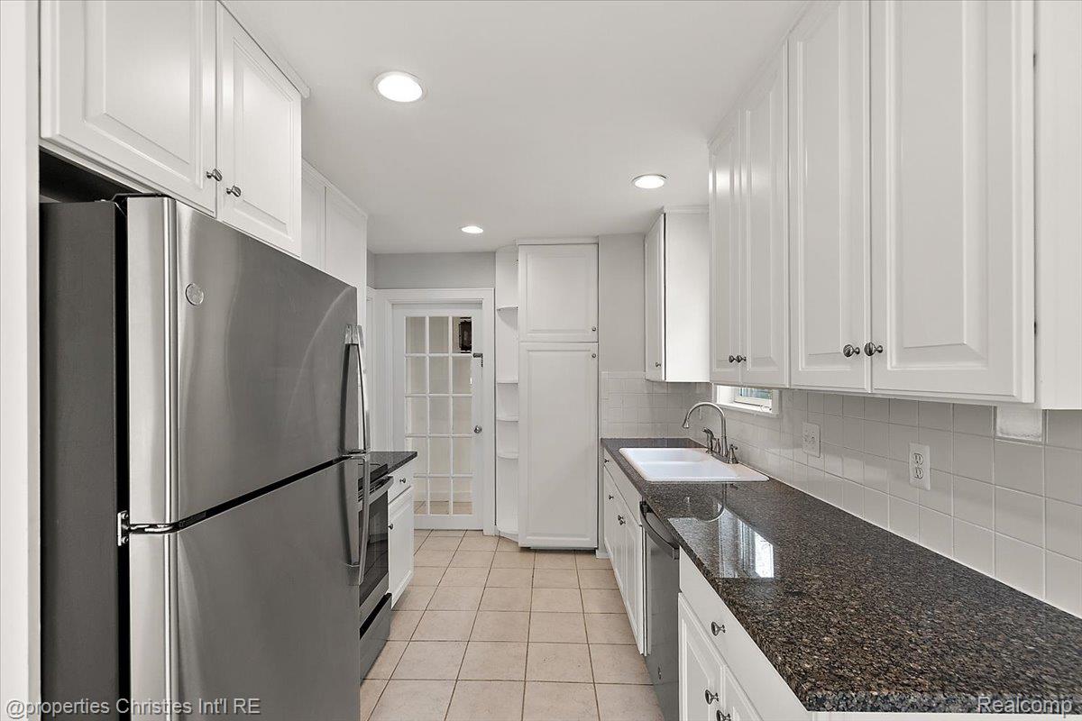 1007 CHESTER Street