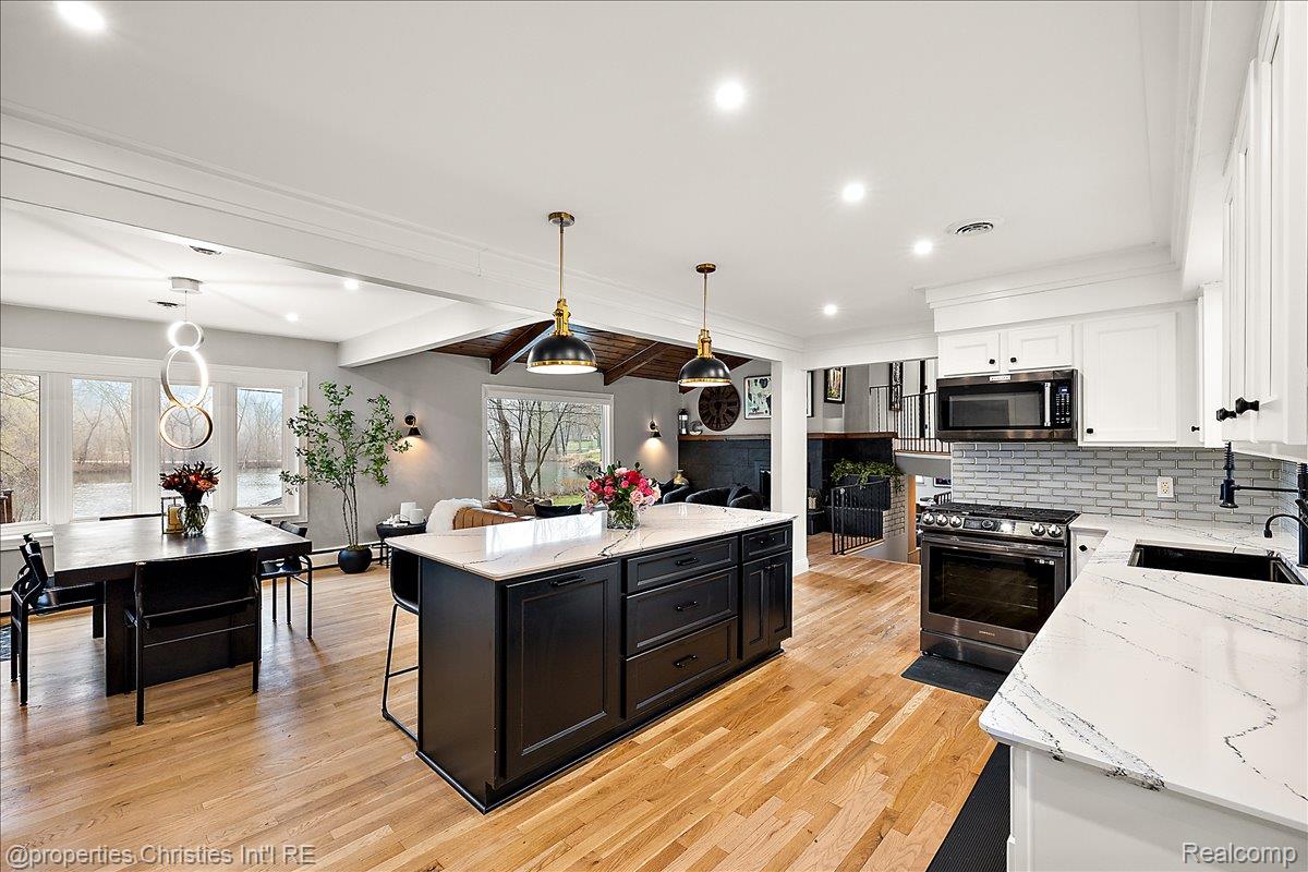 5722 Raven Road