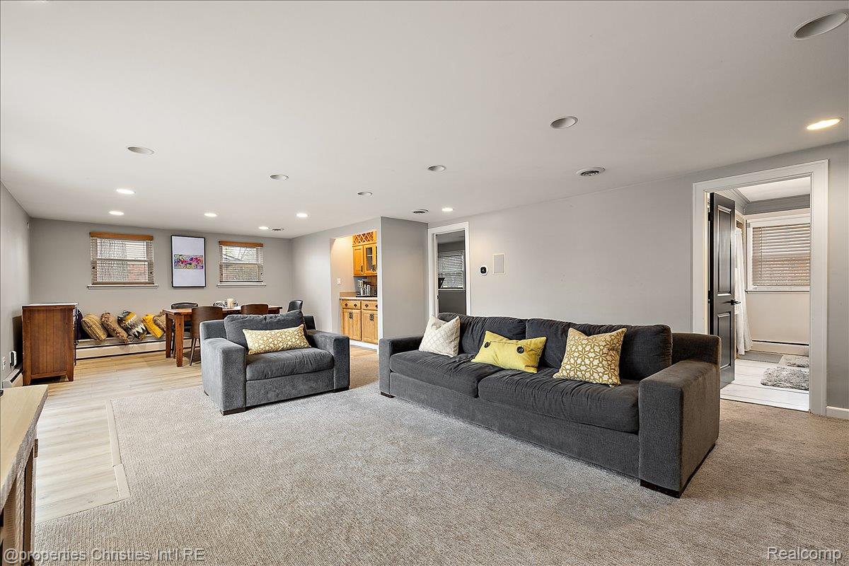 5722 Raven Road