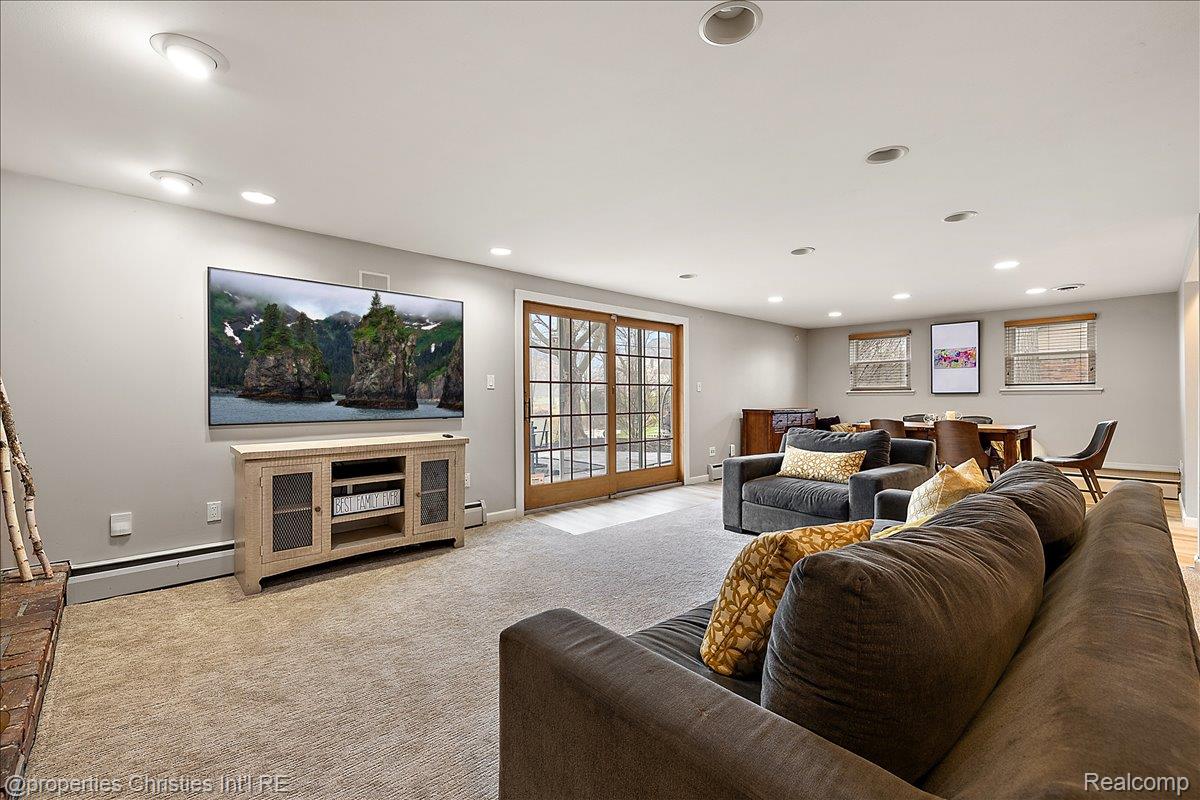 5722 Raven Road