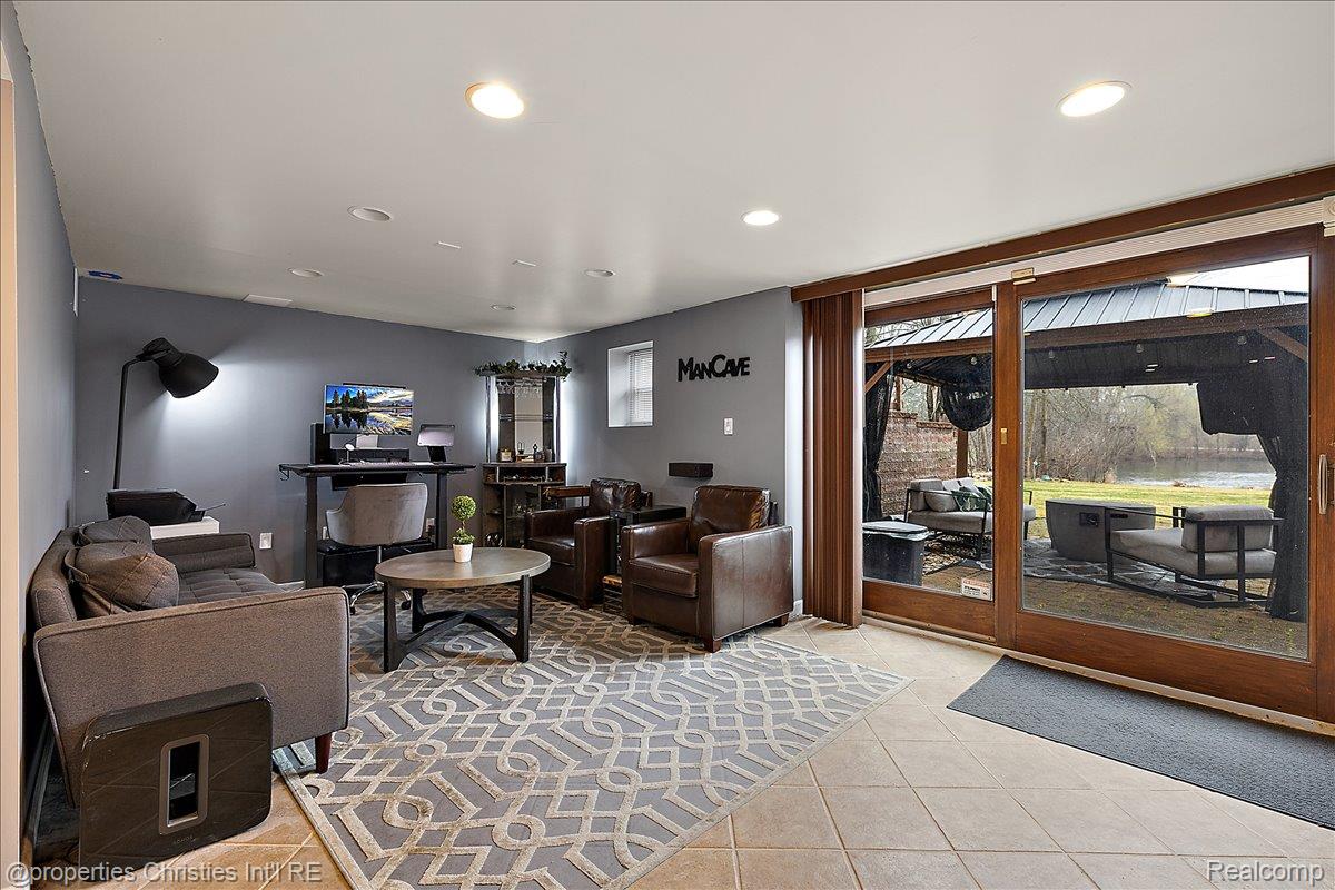 5722 Raven Road