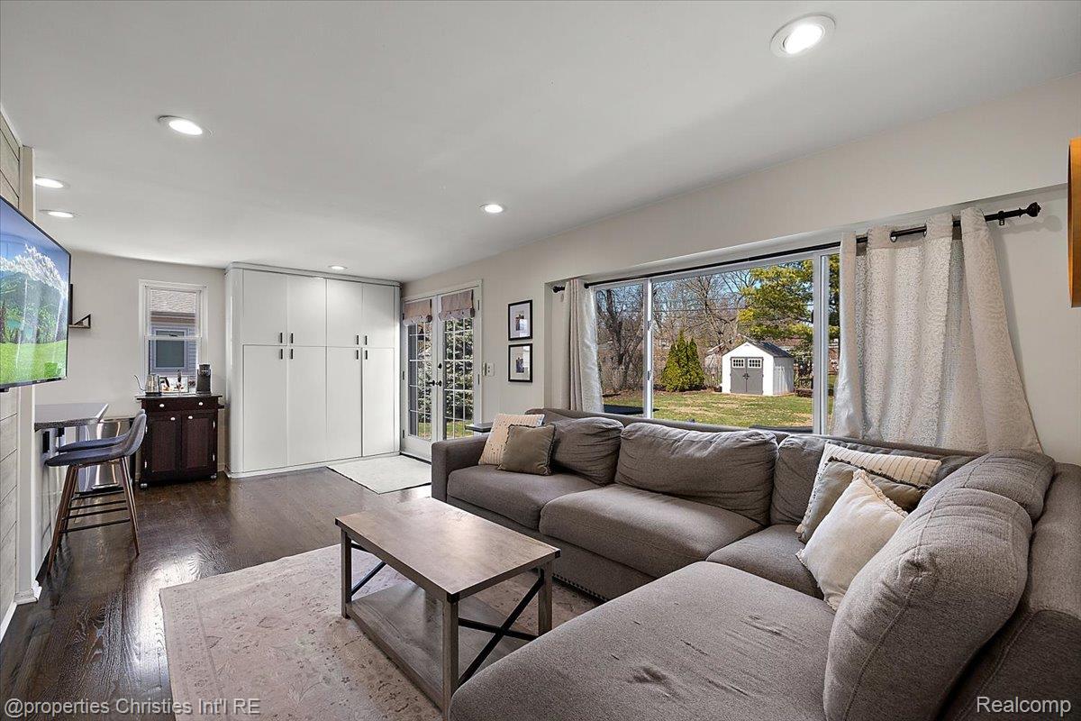 4240 Sheridan Drive
