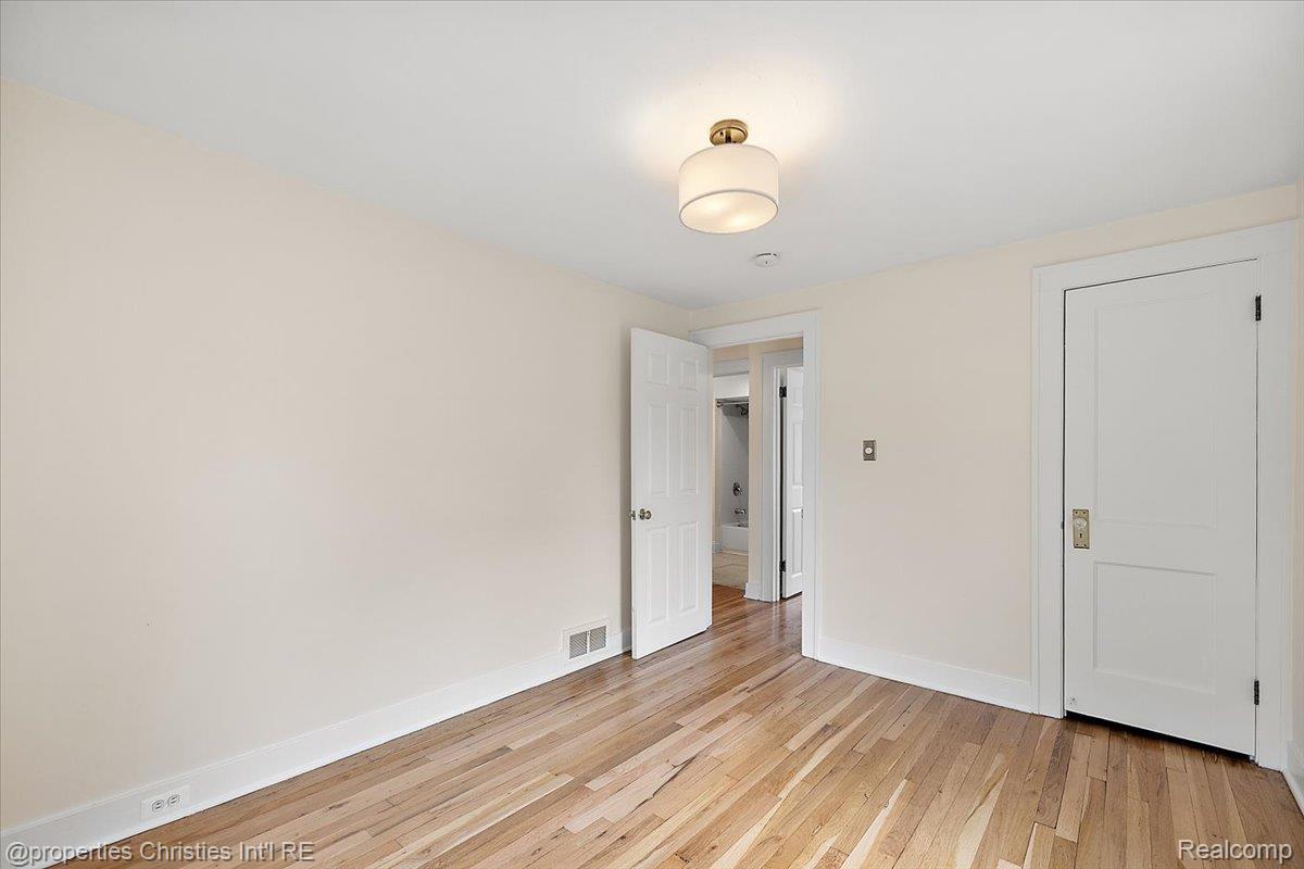 1007 CHESTER Street